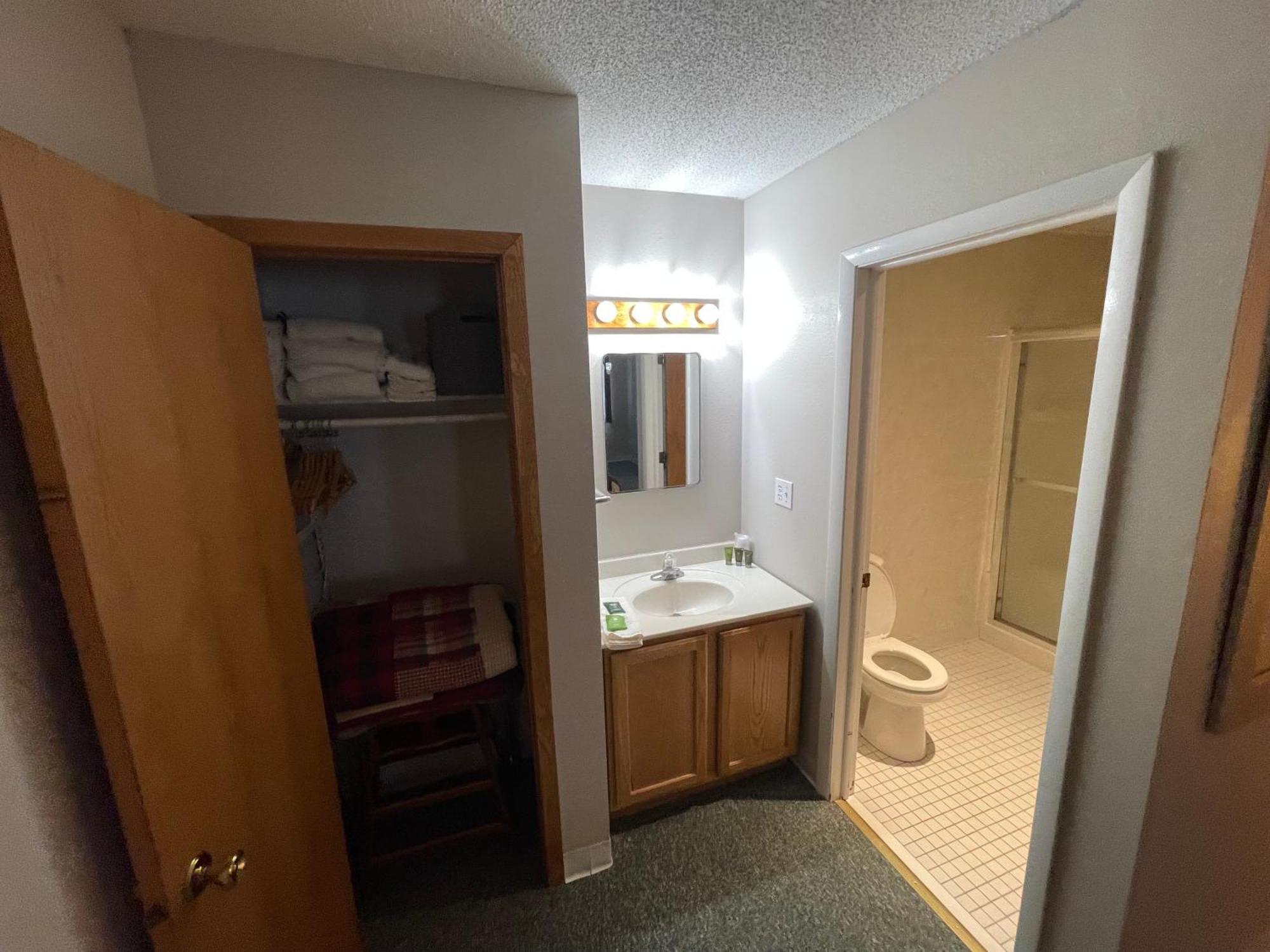 Trails Inn Quadna Mountain Motel & Rv Park Hill City Номер фото