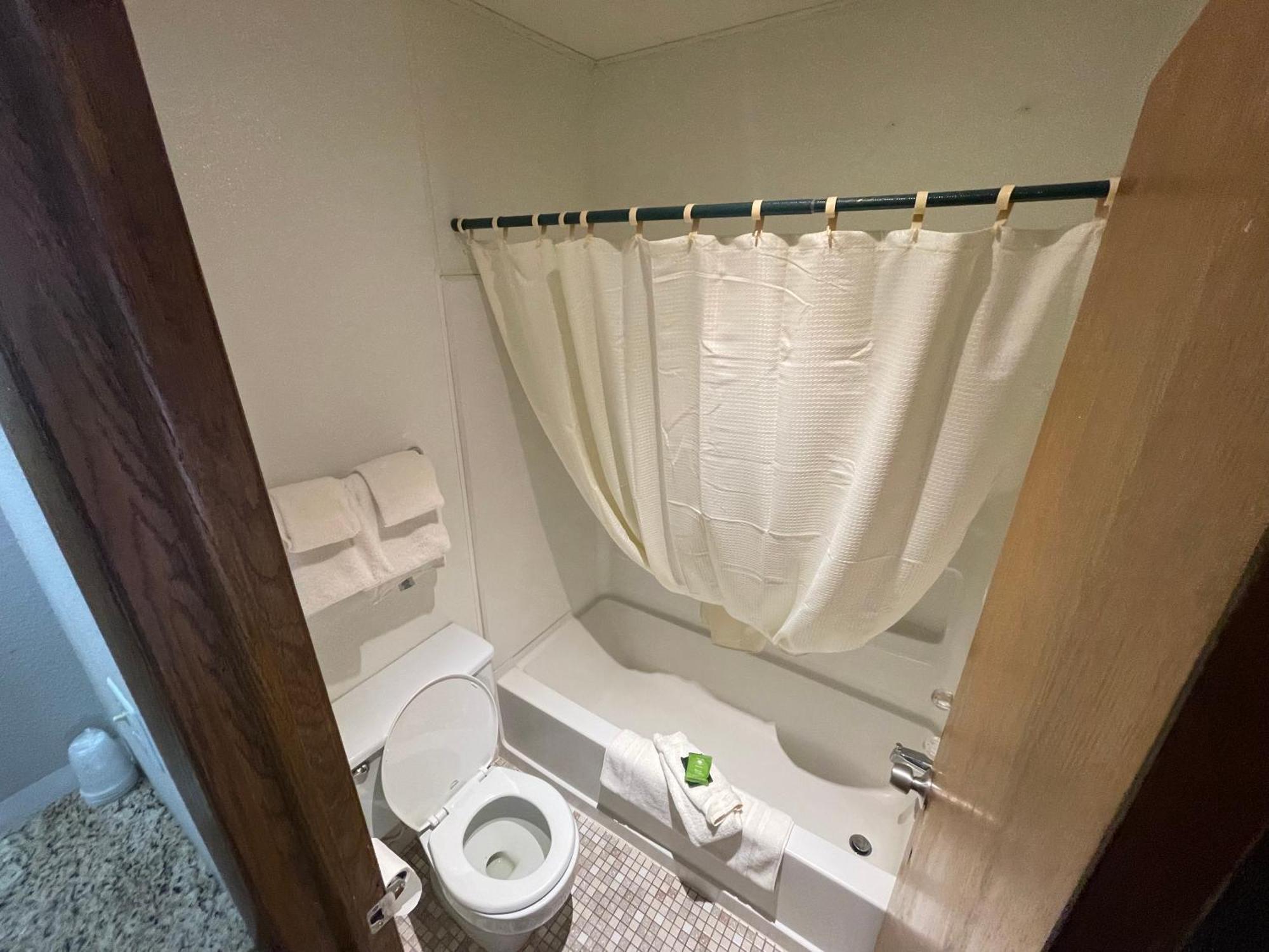 Trails Inn Quadna Mountain Motel & Rv Park Hill City Экстерьер фото